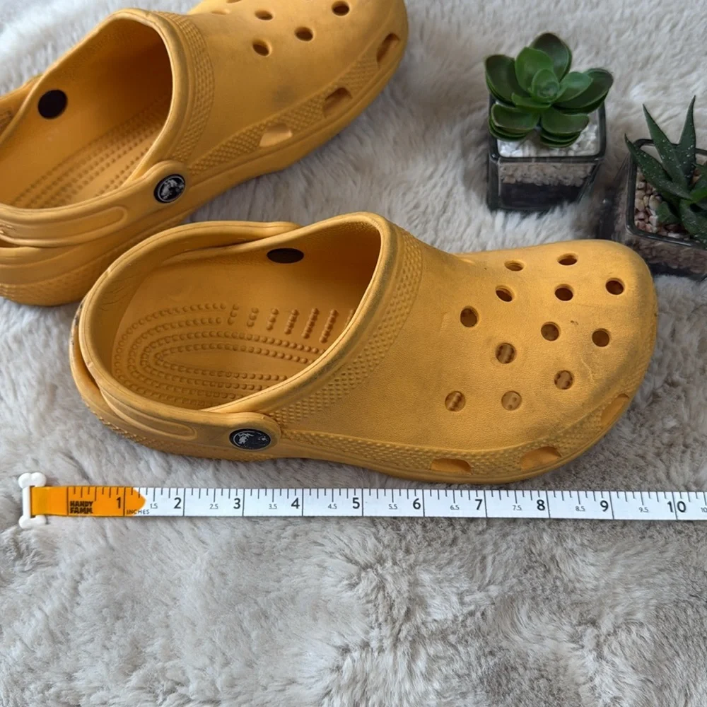 Crocs Sandals Water Shoes Slip On Clogs Rubber Kids Youth Size 5 Orange
